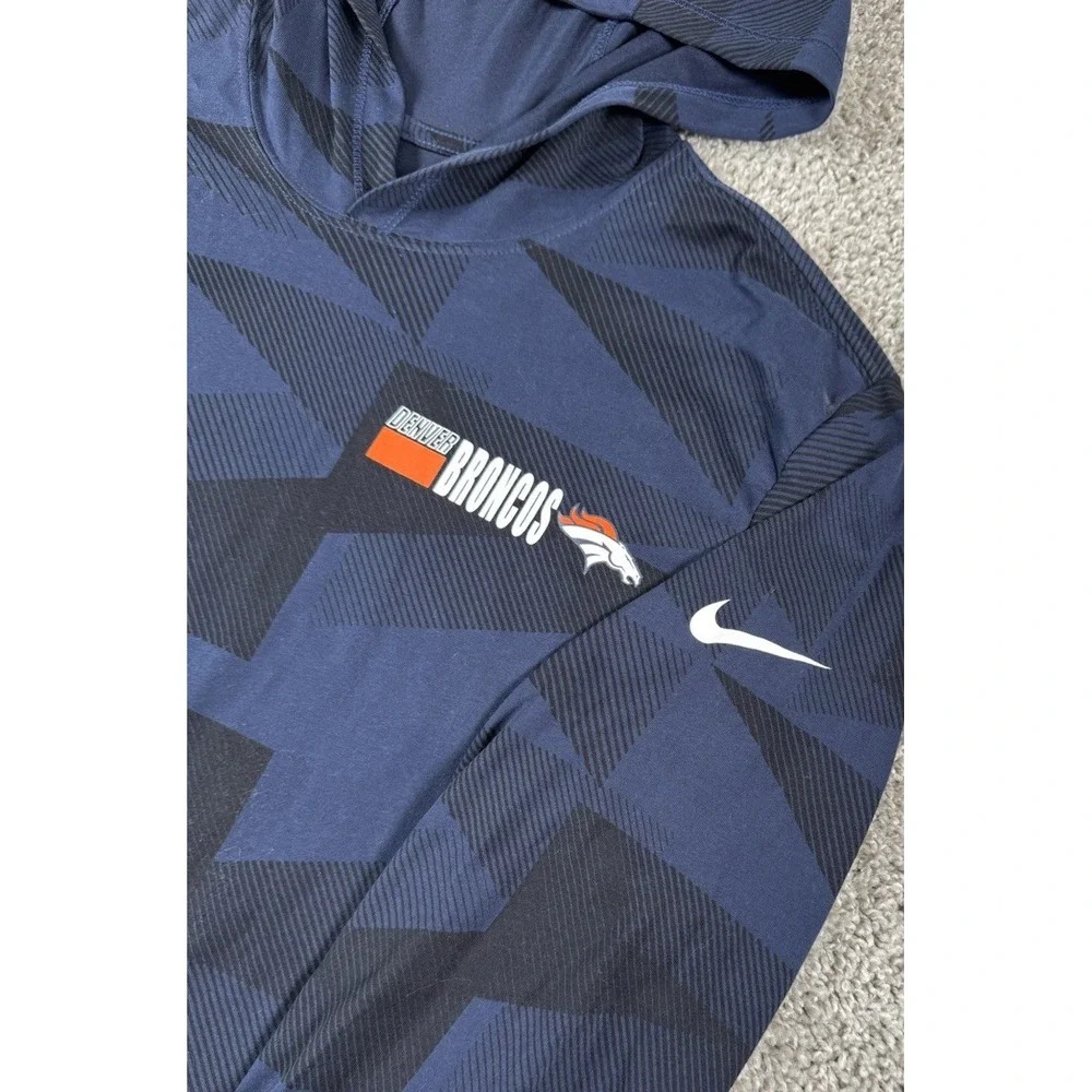 Nike Tee Denver Broncos NFL On Field Apparel Hooded Long Sleeve Dri Fit Mens Med